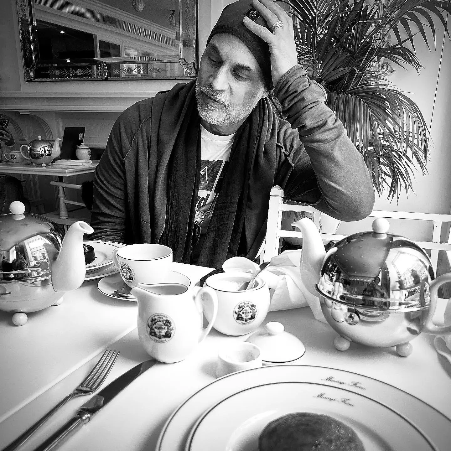 London Brunch And Urban Stroll With Todd Stashwick Celebrity outing meets London ambiance with brunch, strolls, and a touch of gaming vibes!