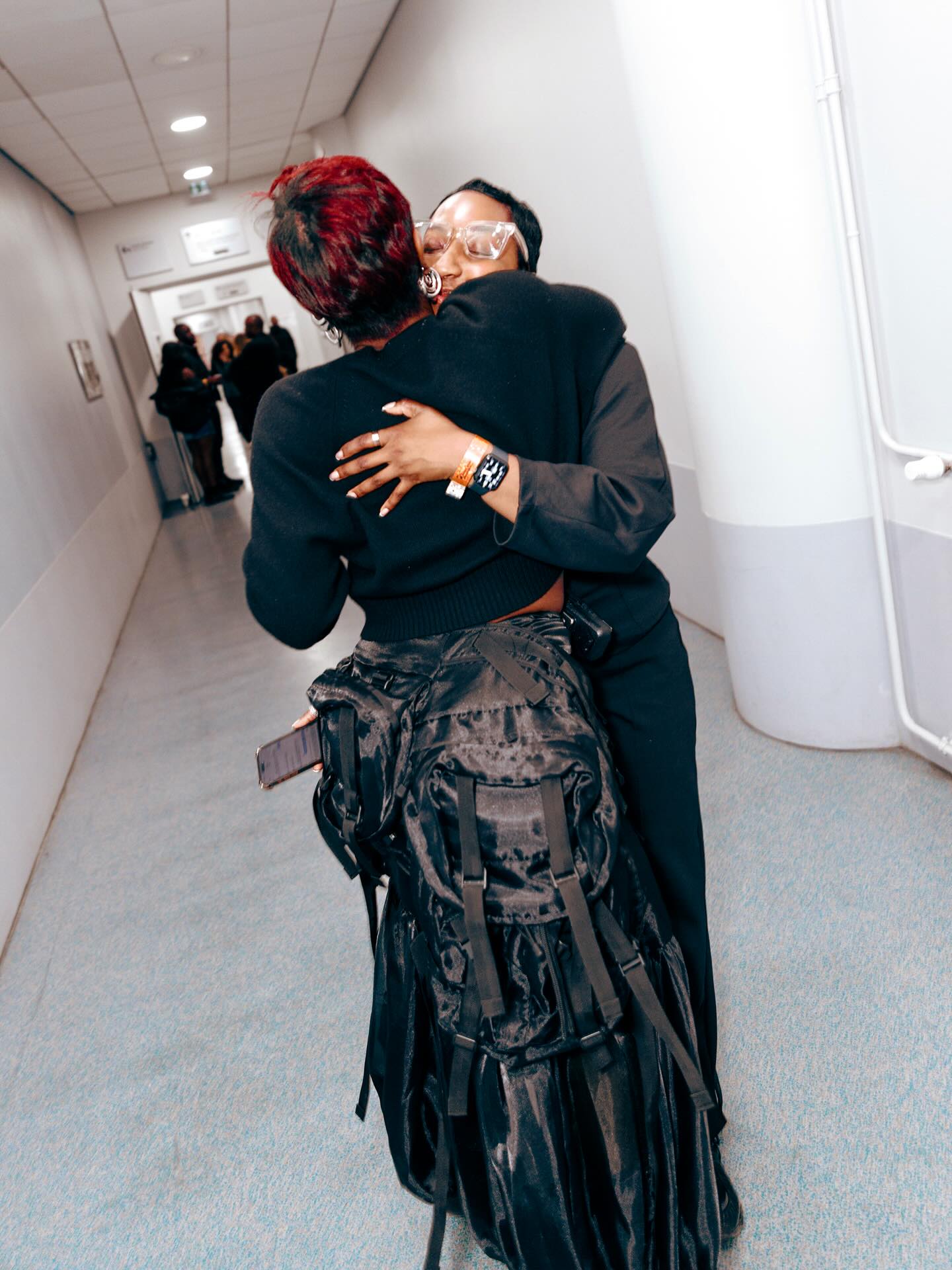 Love And Hustle: Ronami Ogulu’s Paris To Manchester Journey An energized pre-show ritual unfolds with warm embraces and chic exit sparking stage flair