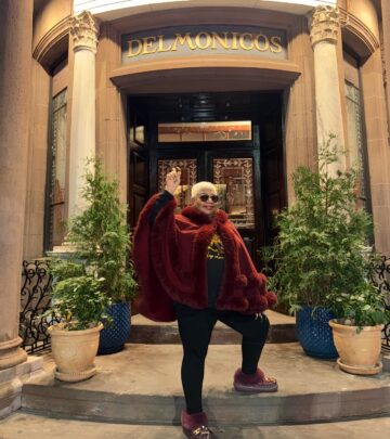 Comedian Luenell relishes NYC vibes at Delmonico's with staff, family, and healthy drinks!