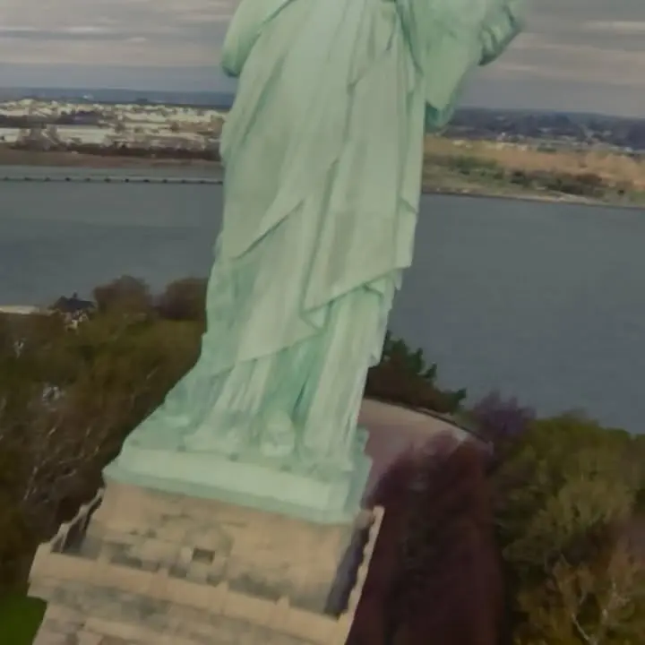 Luenell Explores RISE: NYC Museum-Ride Tour