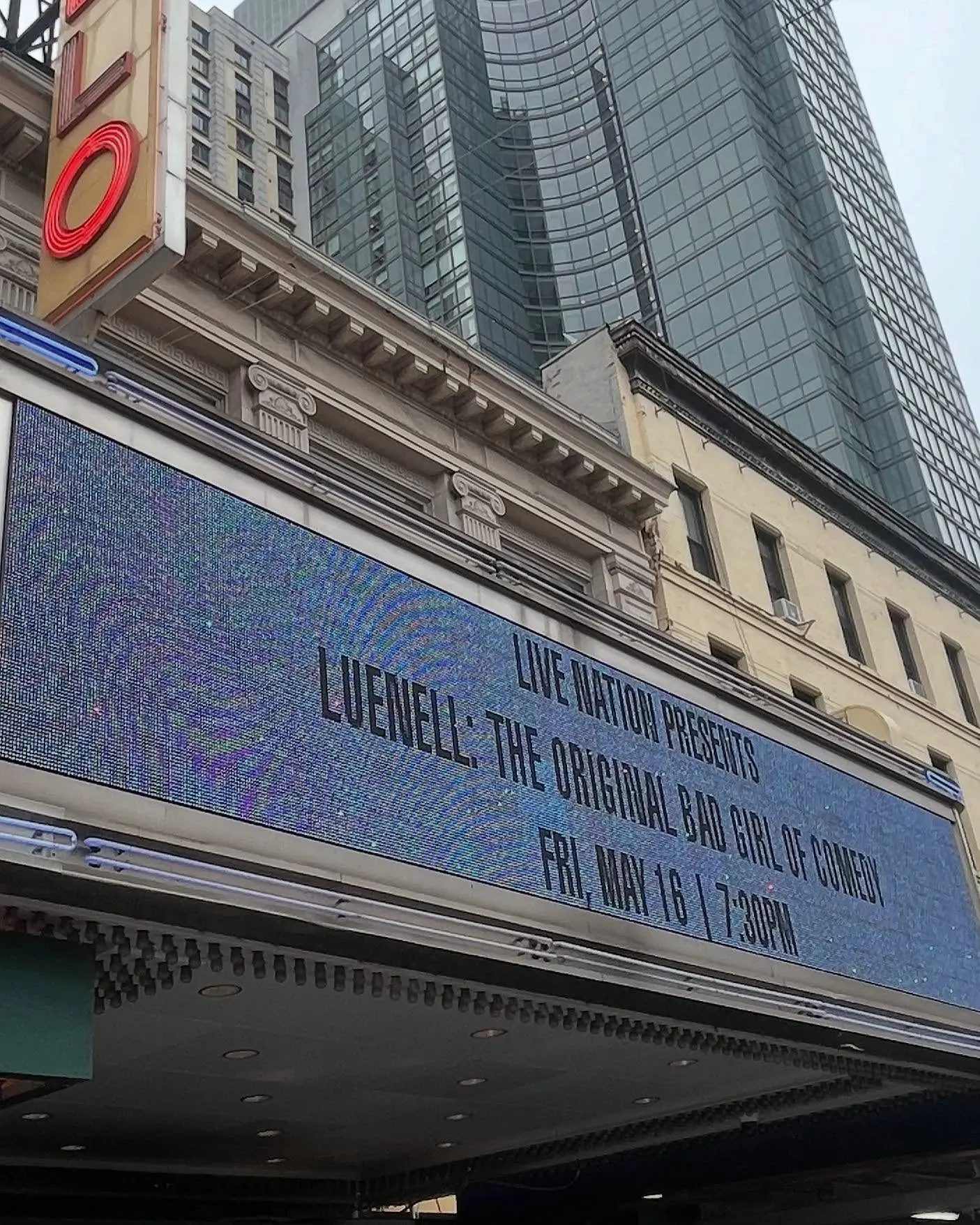 Luenell Wraps Up Sold-Out Apollo Run Comedian shares candid show snapshots in NYC before jetting off to Cincinnati tour stop!