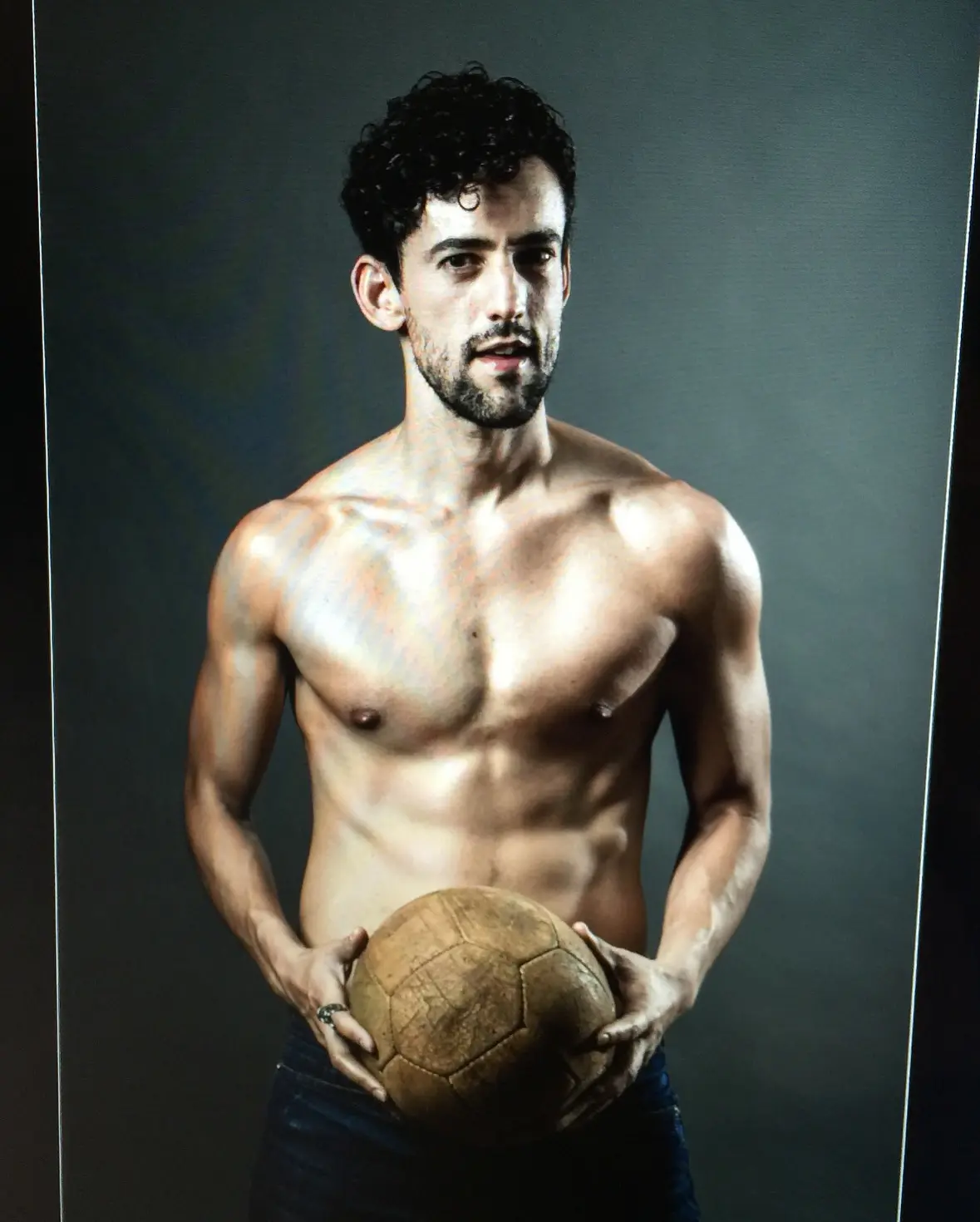 Luis Gerardo Méndez Celebrates Quién’s 25th With Nostalgic Six-Pack