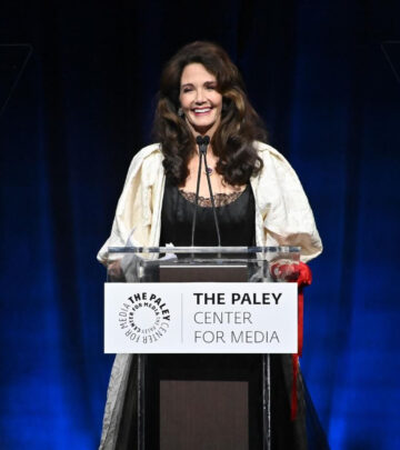Actress receives Paley Center award celebrating Wonder Woman milestone among family peers.