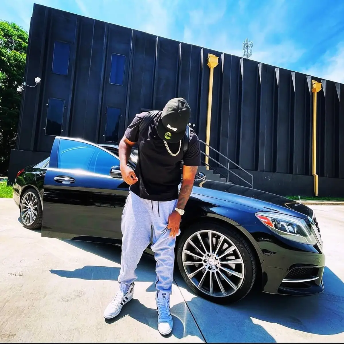 Mann Robinson’s Grind Mantra Goes Viral Filmmaker and streamer pumps audience with motivational hustle caption before Tubi spike.