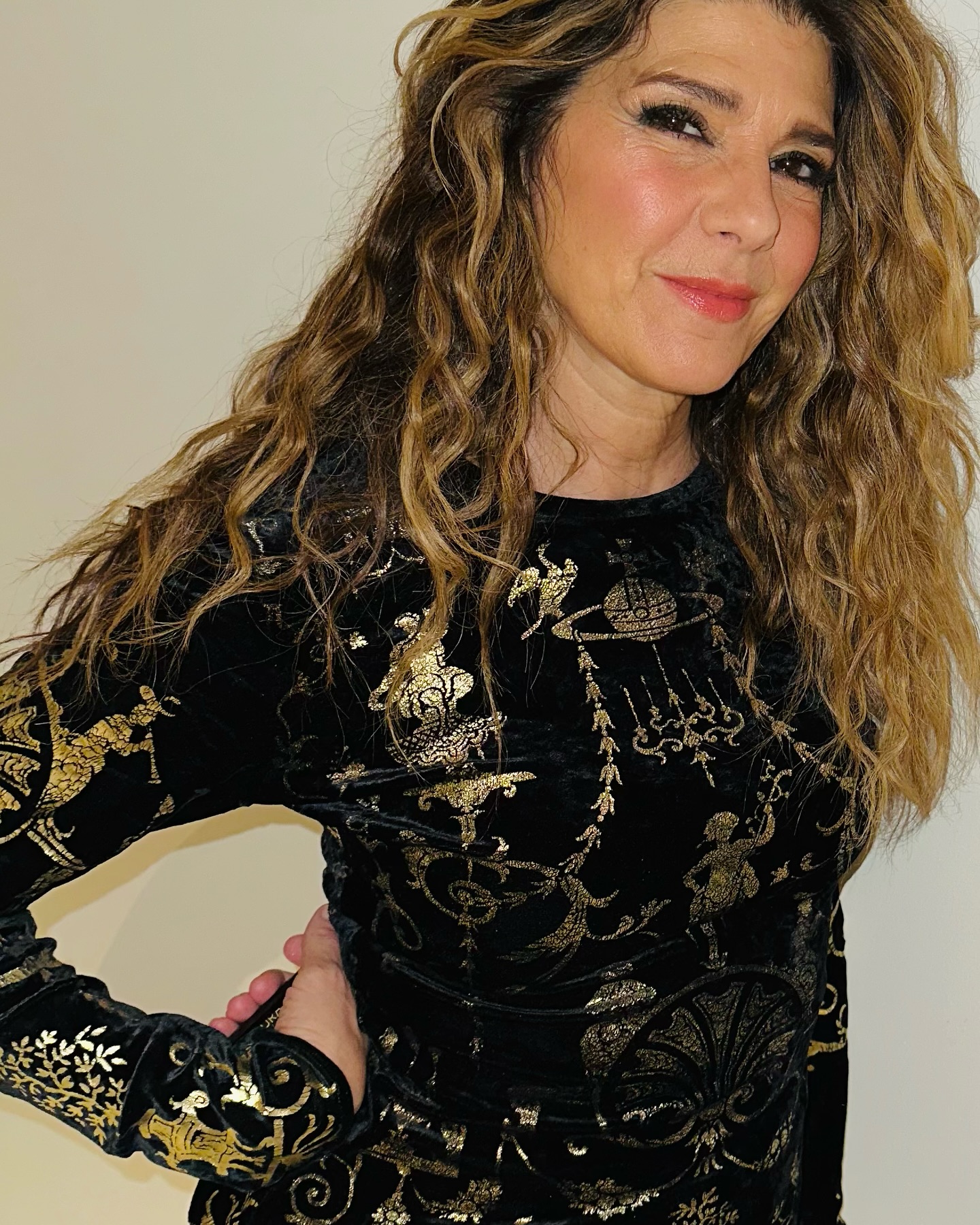 Marisa Tomei Transforms Two Nights With One Stunning Outfit