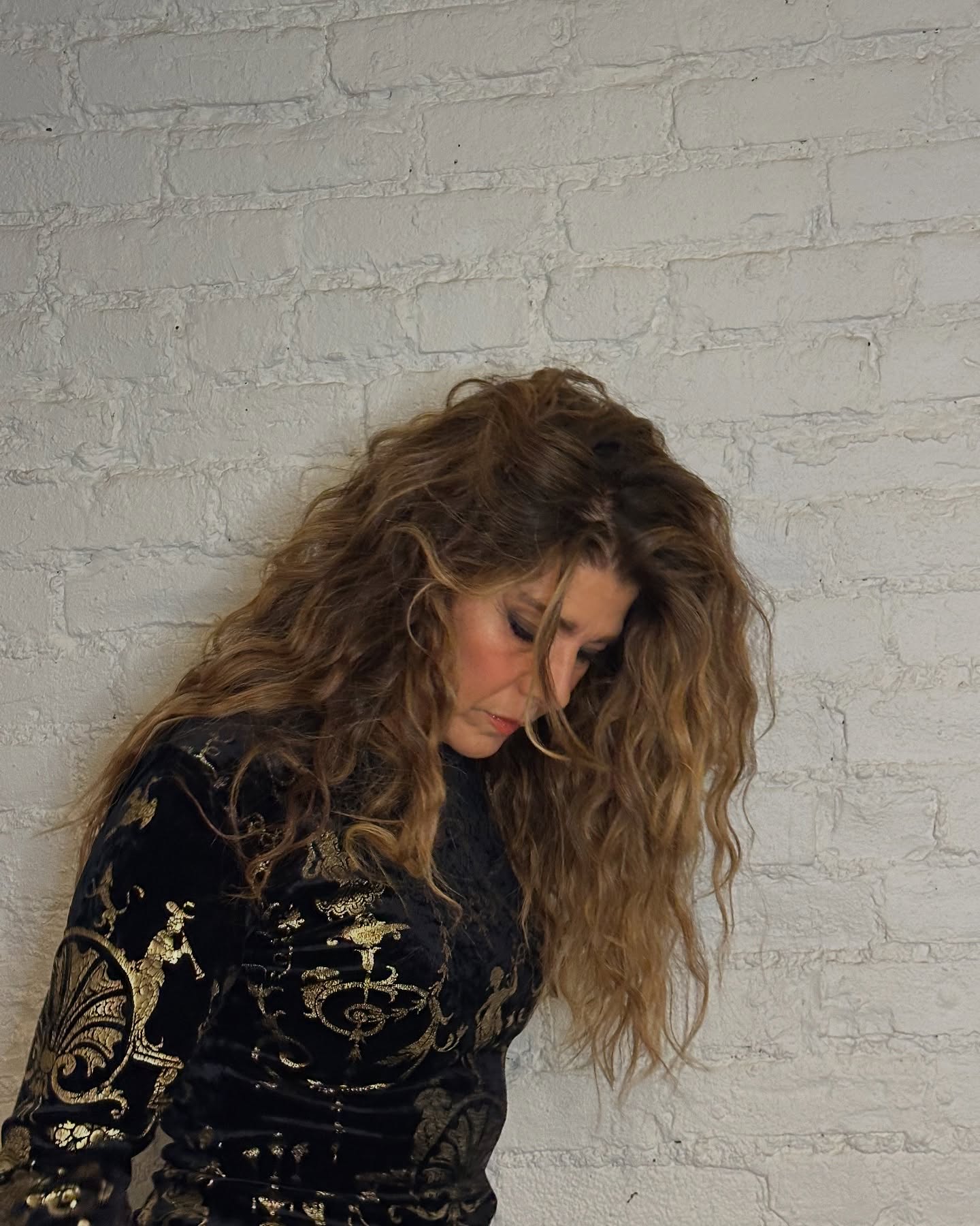 Marisa Tomei Transforms Two Nights With One Stunning Outfit