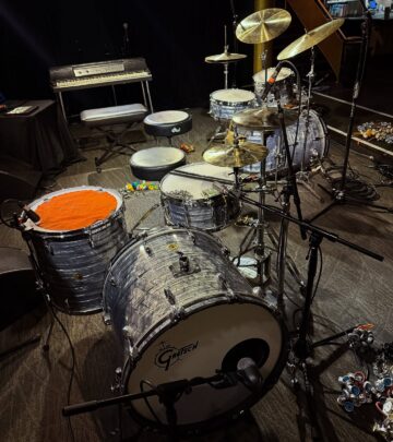Fans are invited to complete the blank in a fresh behind-the-scenes studio shot caption.!!