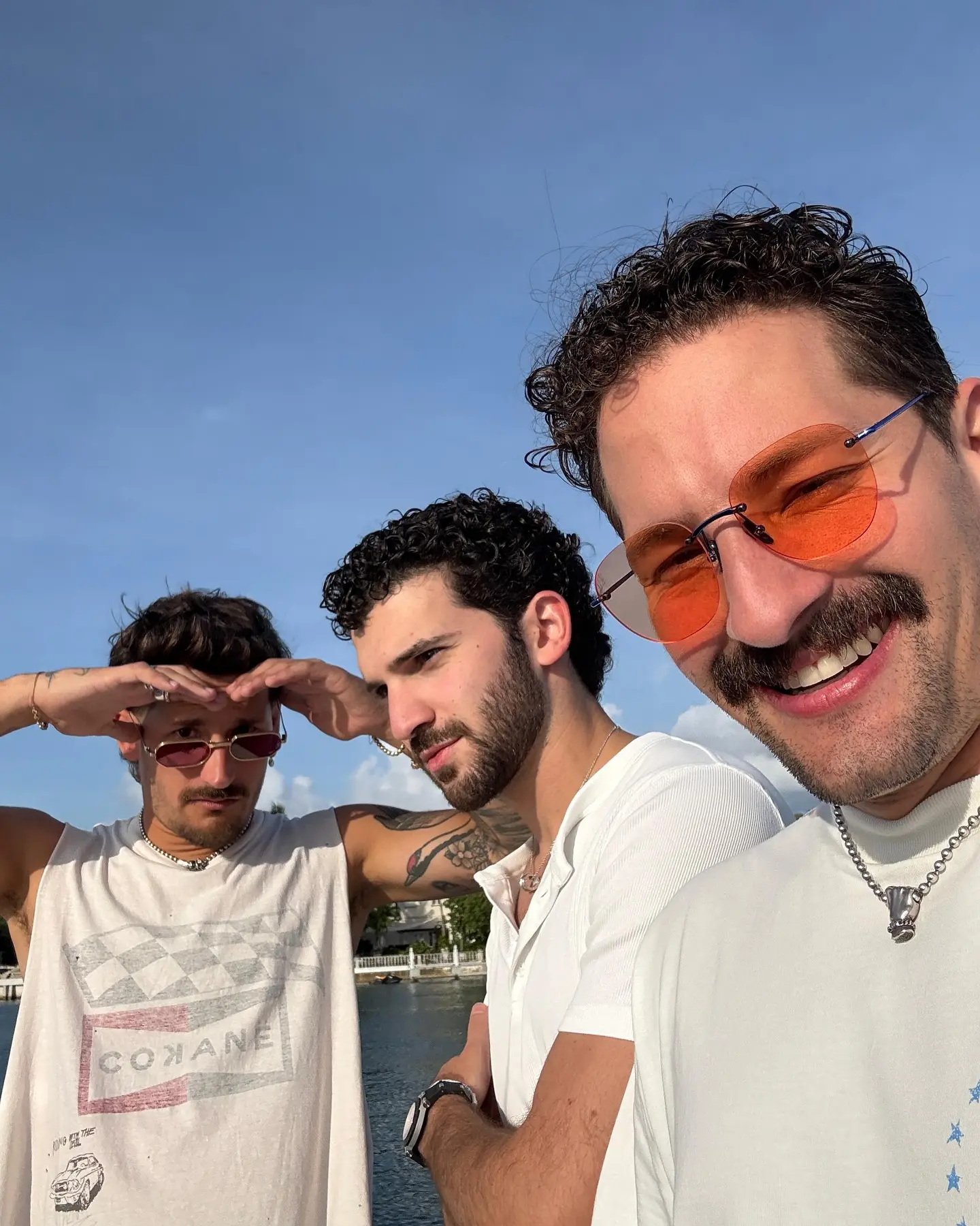 Mau Y Ricky Radiate Weekend Charm