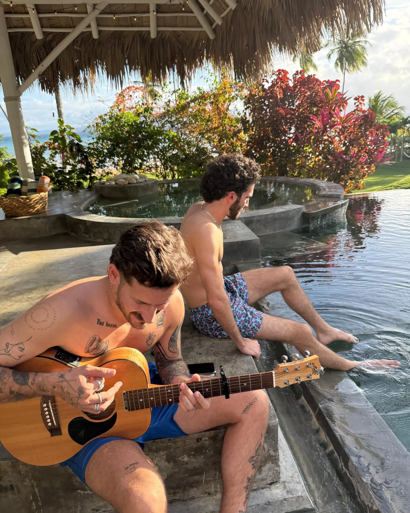 Mau Y Ricky Radiate Weekend Charm