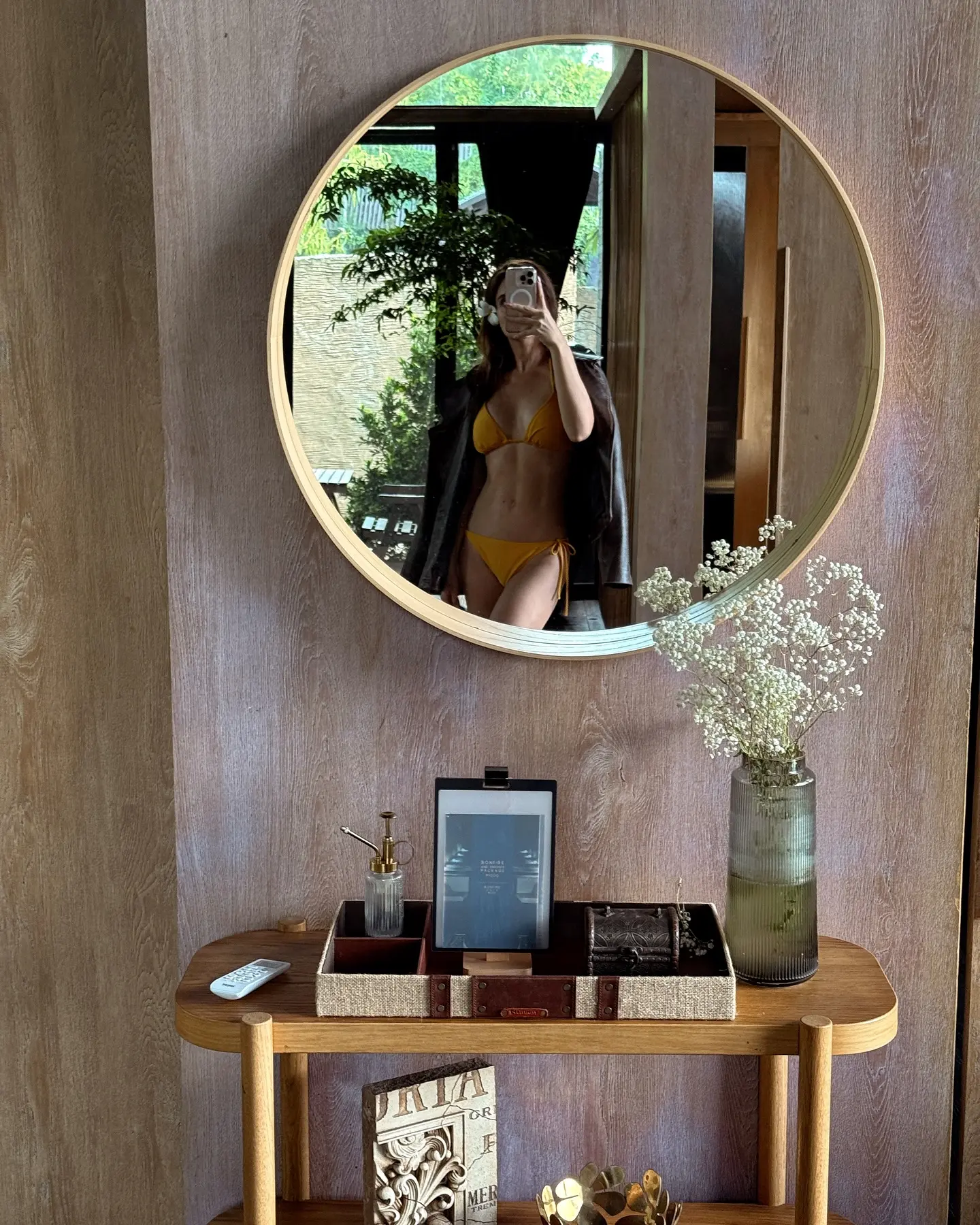 Max Collins Enjoys Weekend Vibes
