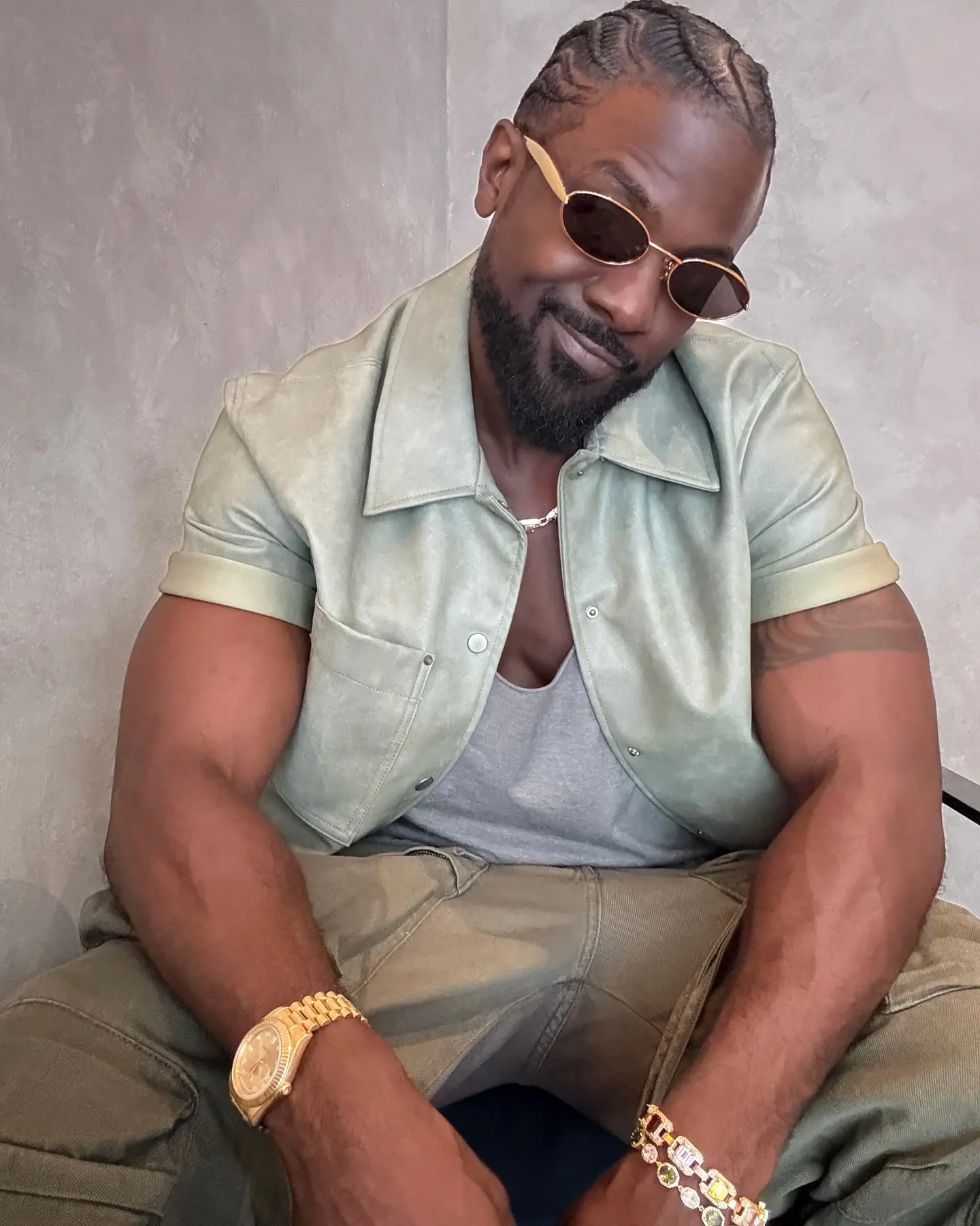 Mean Green In The City: Lance Gross Shines Celebrity Lance Gross brings urban style and eco flair while exploring New York streets!!
