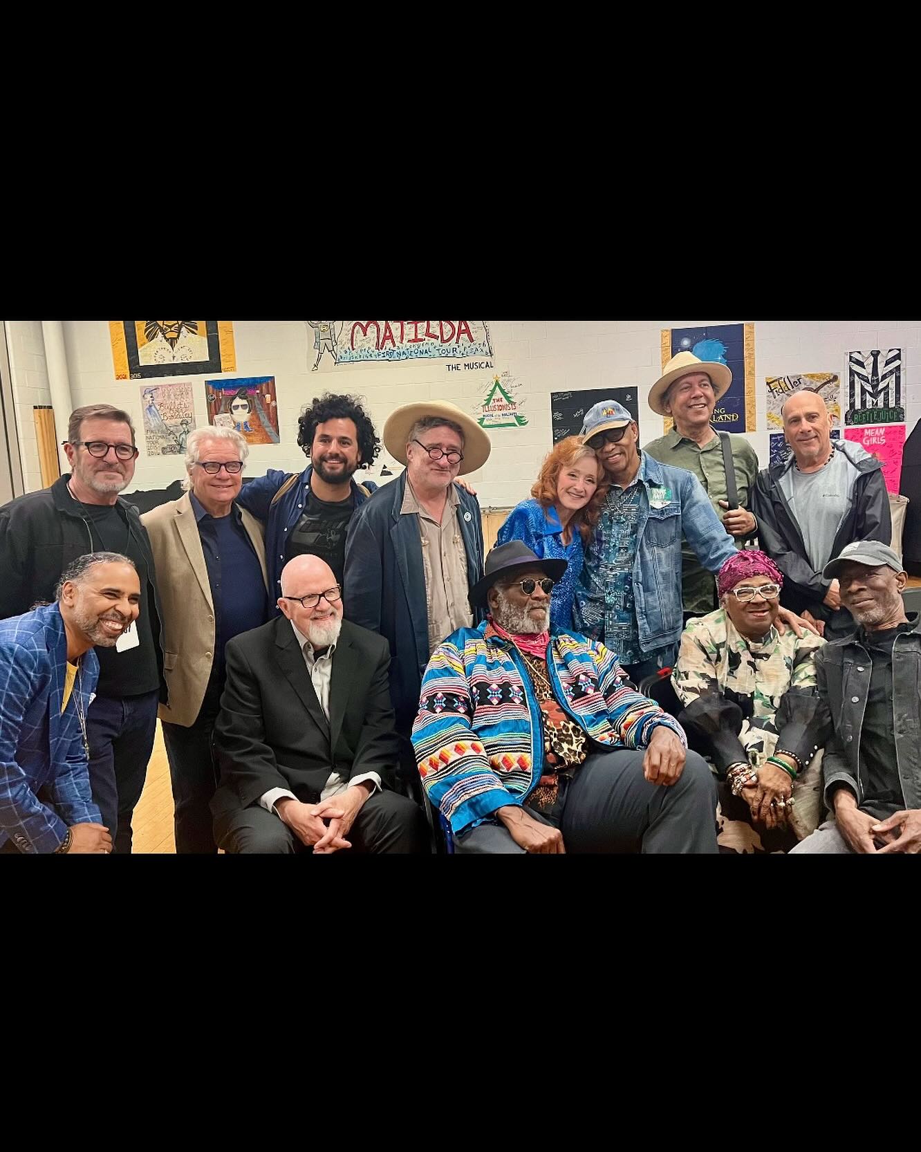 Memphis Reunion Ignites Soulful Blues Vibe A heartfelt Memphis reunion uniting iconic blues legends and Bonnie Raitt in pure harmony!