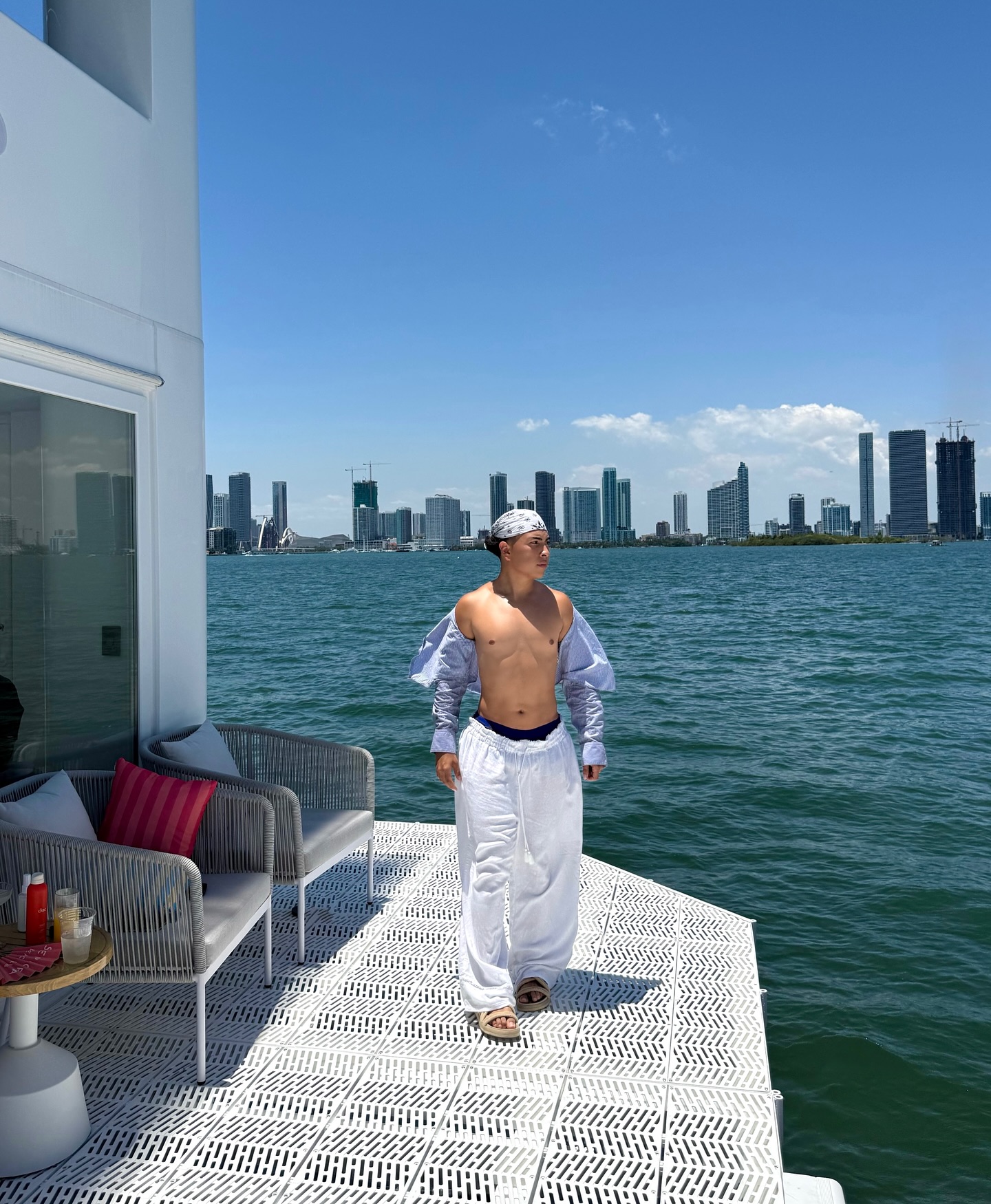 Miami Glamour at Sephora Beach A star inspires vibrant coastal style in Florida, radiating energy and flair this summer.!