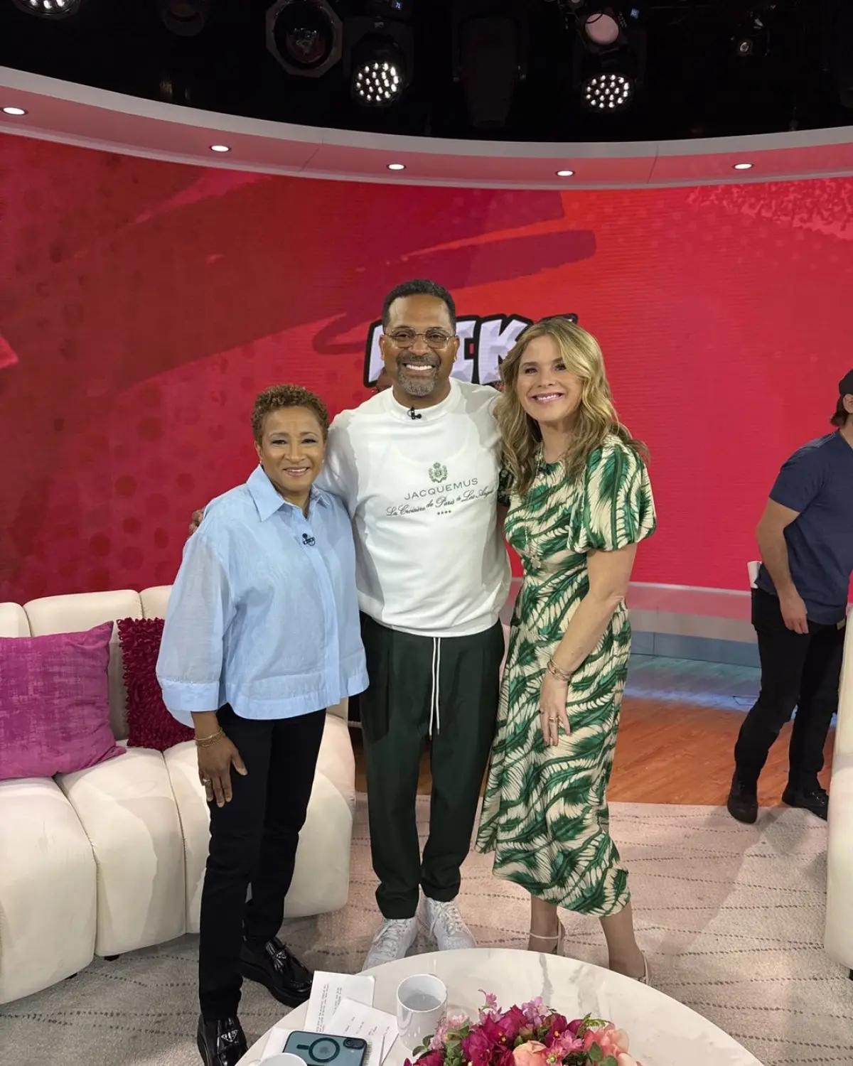 Mike Epps Lights Up The Today Show Mike Epps thanks hosts and celebrates a lively morning on The Today Show – smiles always!!