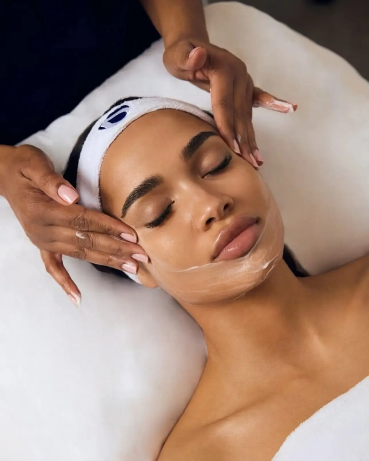 Modeling Face Shines For isClinical Instagram buzz: Cydney Christine shines as the modeling face for isClinical and pure chic
