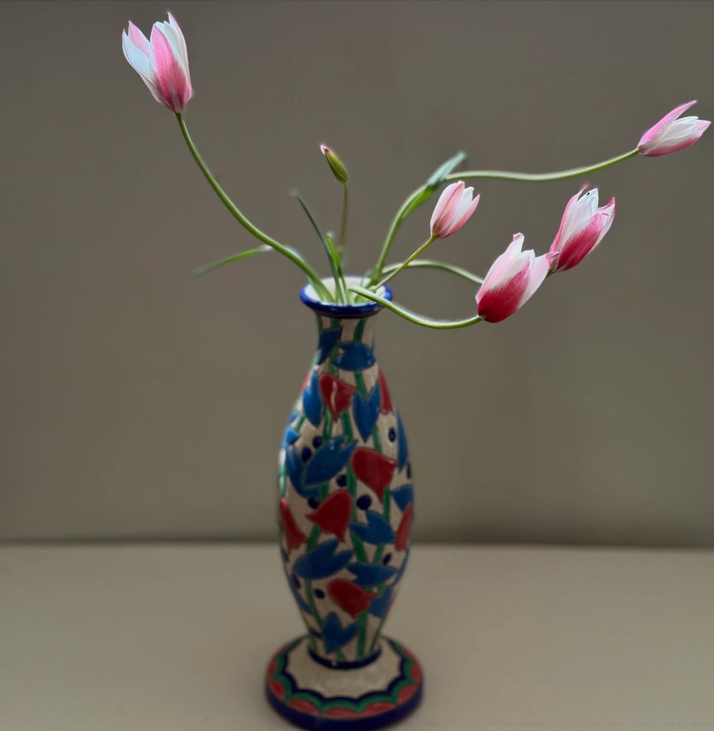 Molly Ringwald Celebrates Spring With Garden Tulips Molly Ringwald unveils her vibrant garden haven, marking a fresh burst of spring energy.!!