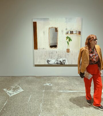 Molly Ringwald Enjoys Toronto Art Show