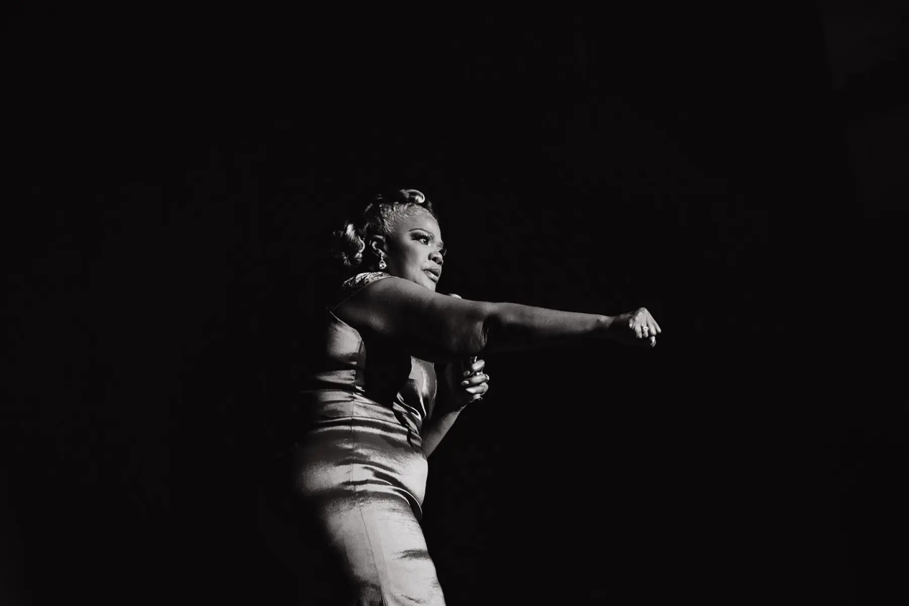 Mo’Nique Celebrates Black Pride With Bold Declaration Comedian Mo'Nique's call for black pride underlines a heartfelt celebration of heritage!!!
