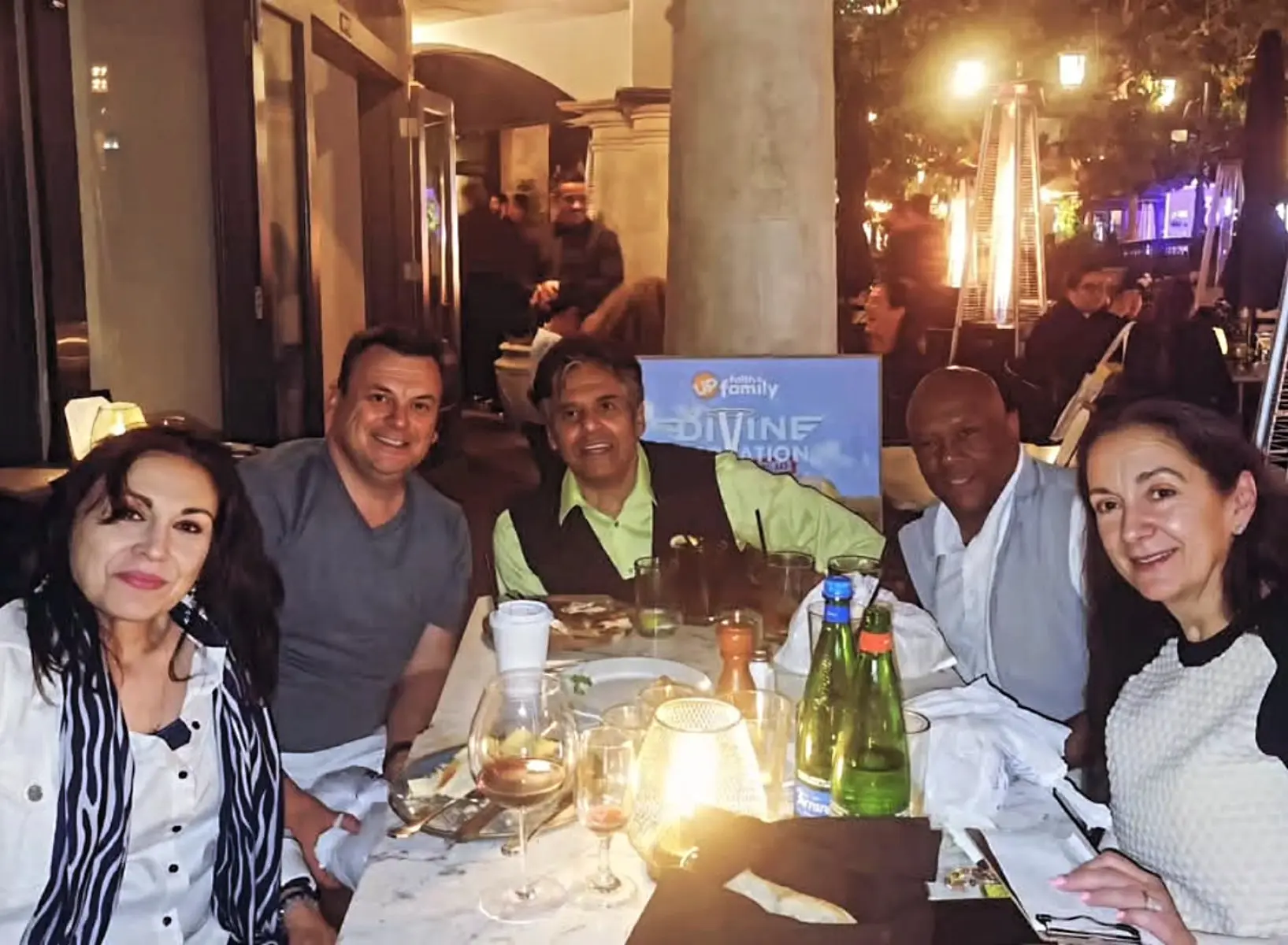 Monty Hobbs Enjoys Nashville Night Out Nashville night out with friends, great food and lively vibes!
