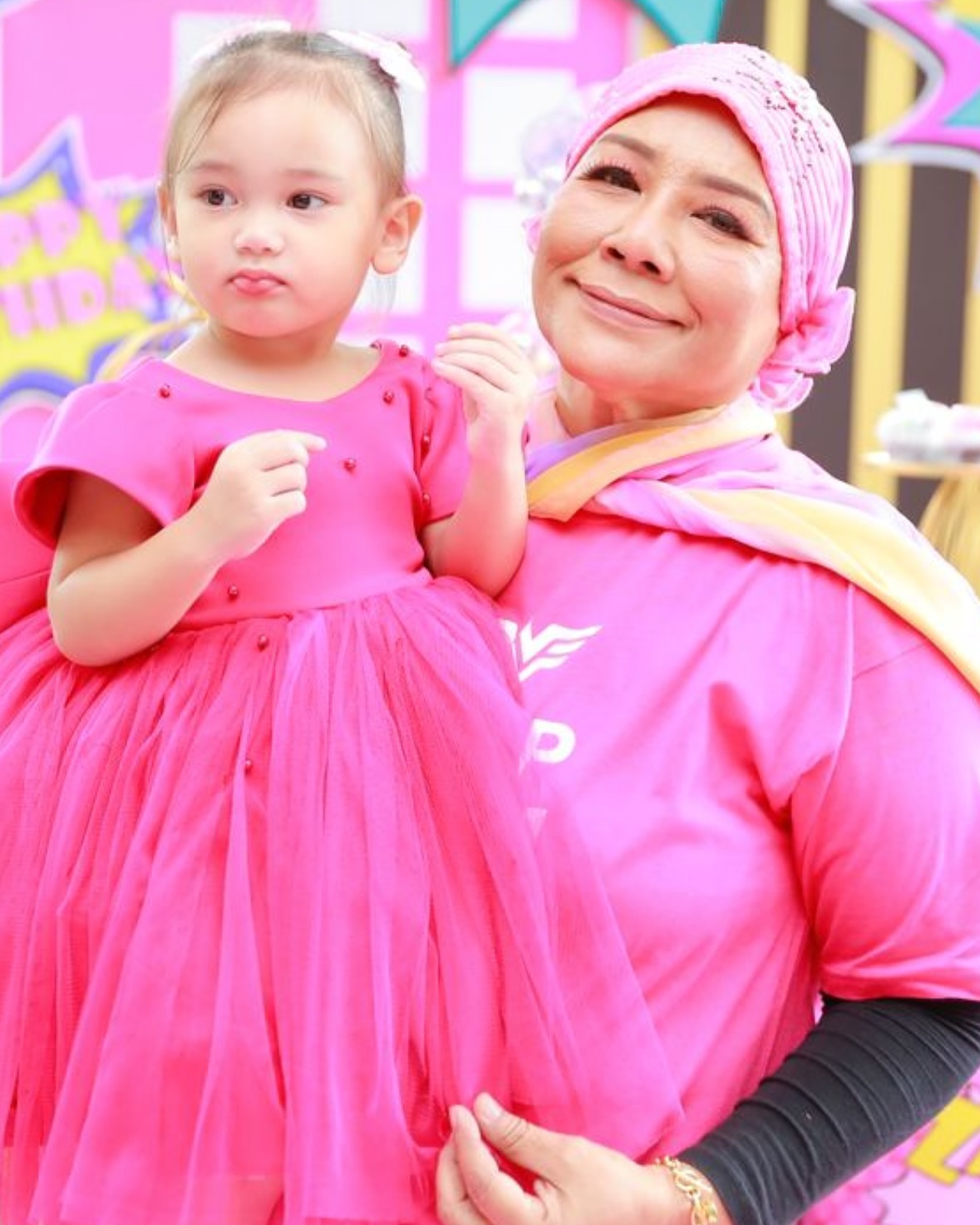 Mother’s Tribute: Fasha Sandha Honors Her Beloved Mama