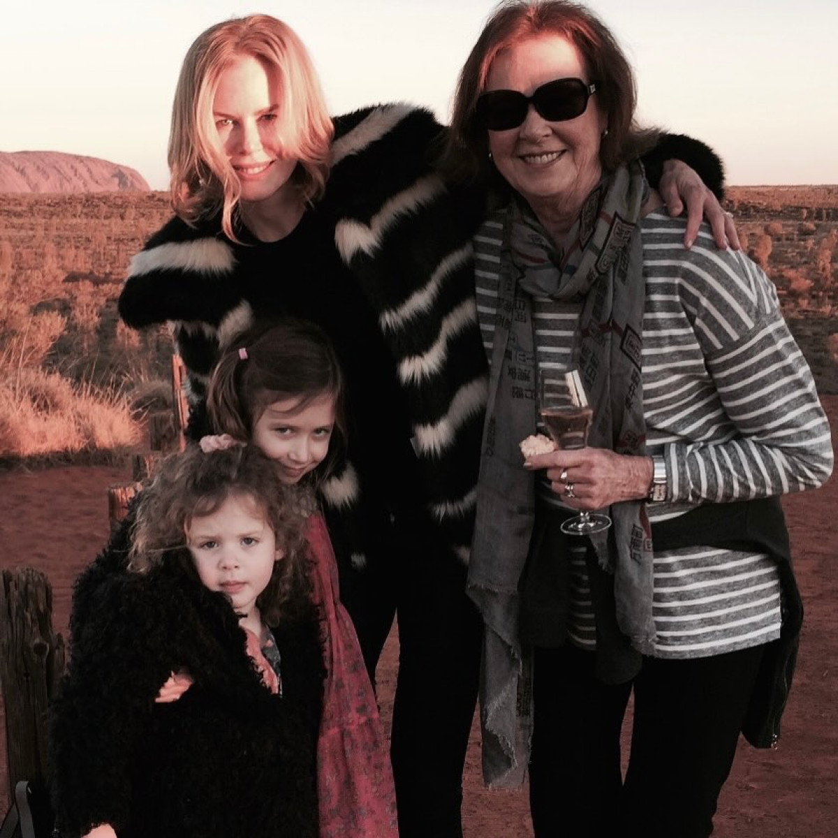Nicole Kidman Celebrates Mother’s Day at Uluru Under Uluru skies, Kidman celebrates a Mother’s Day that weaves timeless family memories.!