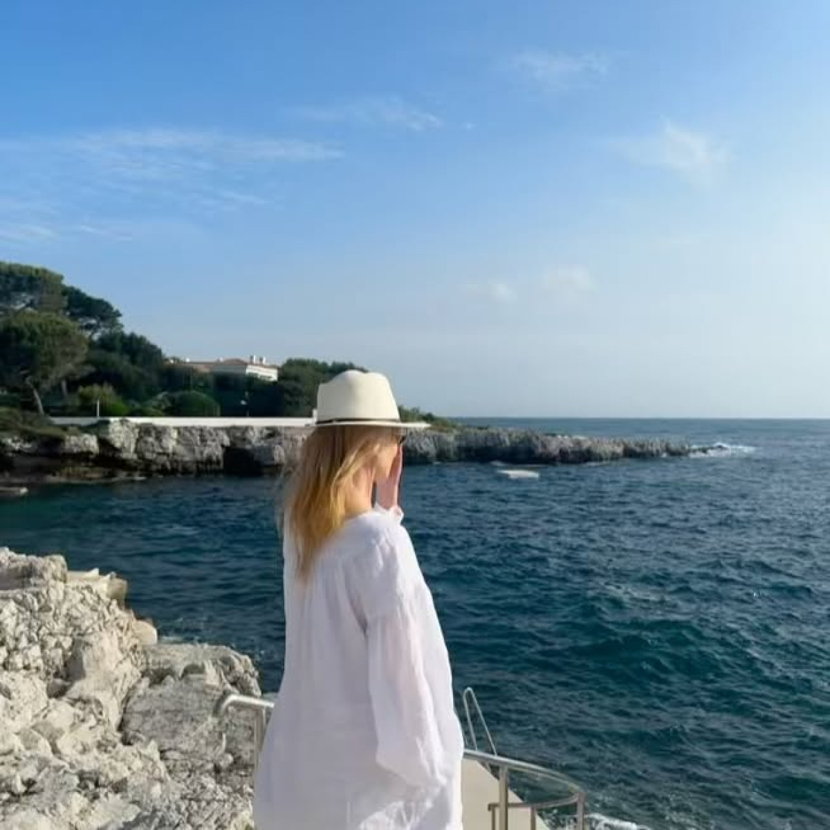 Nicole Kidman’s Côte D’Azur Escape Vivid coastal vistas captivate as the acclaimed actress reveals her serene French Riviera retreat!