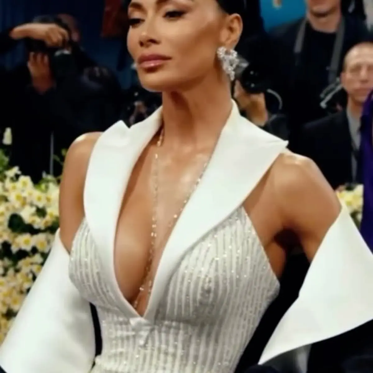 Nicole Scherzinger’s Tailored Black Look Shines Creative concept by leading stylists brings fresh allure through expert beauty design now!