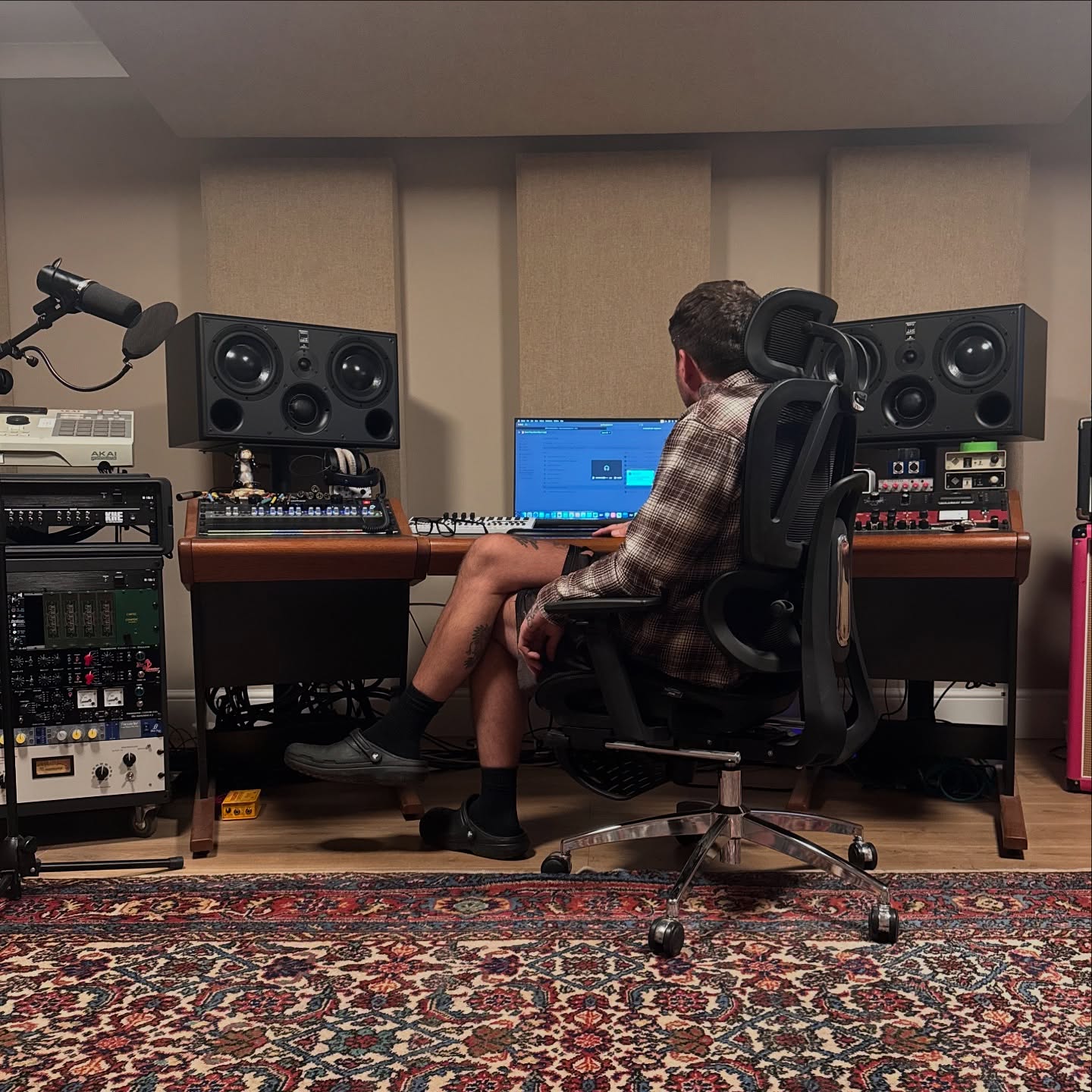 Nina Nesbitt Unveils Acoustic Version Of Mountain Music