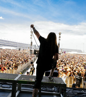 Fierce visuals and raw energy shine as Of Mice & Men ignite Instagram feed and tour buzz!!