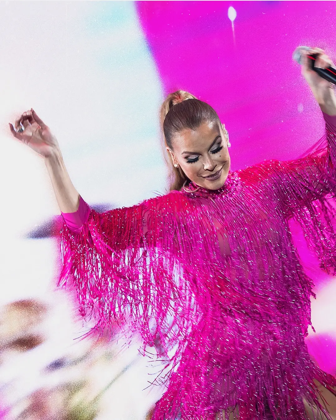 Olga Tañón Lights Up Lima with #HayKeSerFeliz Tour