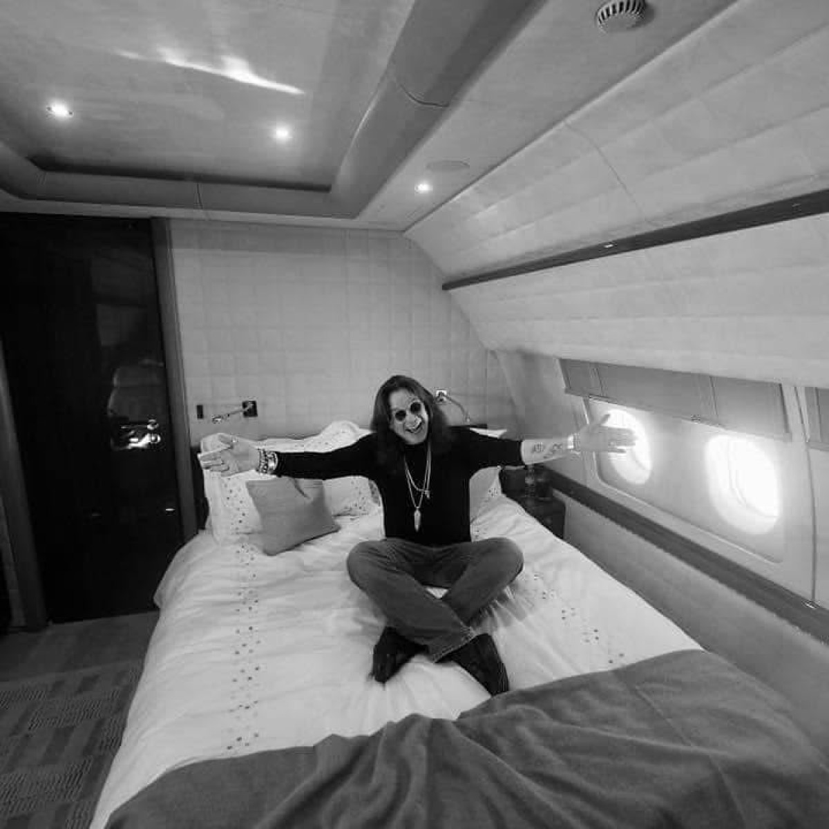 Legendary rocker on the move to Curitiba for a dynamic night at Pedreira Paulo Leminski!!!