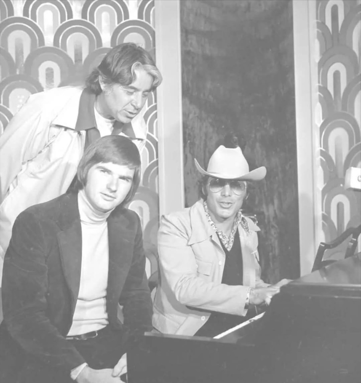 Paul Anka’s 1975 Debut Revisited With Tennis Legends Flashback to '75: Paul Anka stunned tennis legends with a debut that transformed music!!!