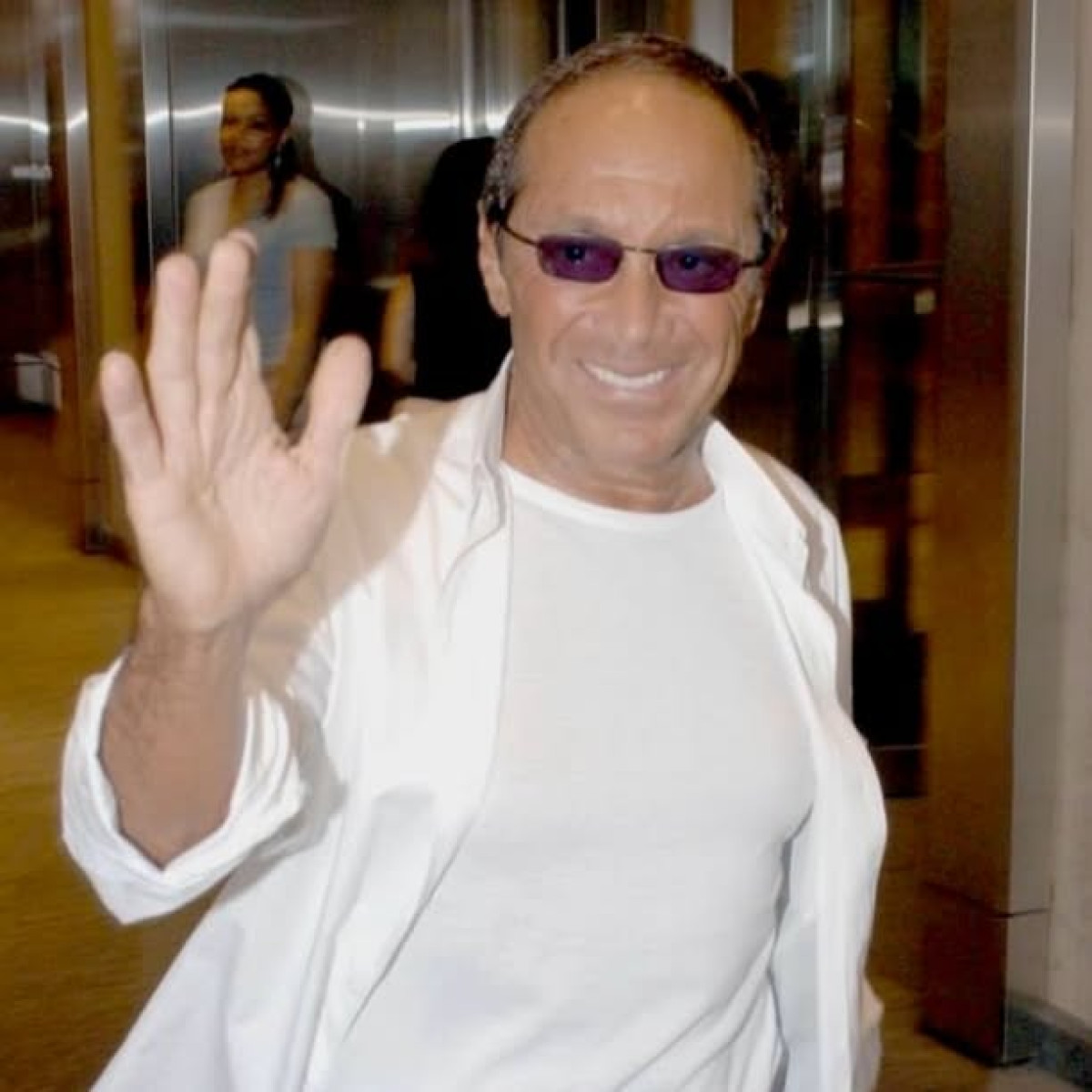 Paul Anka’s 2005 Rock Swings moment revisited: a mix of nostalgia, music, & vintage charm.