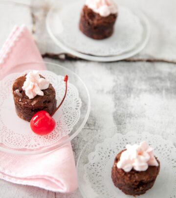 Indulge in Paula Deen's top selection of the 15 charming dessert recipes for Mother's Day!