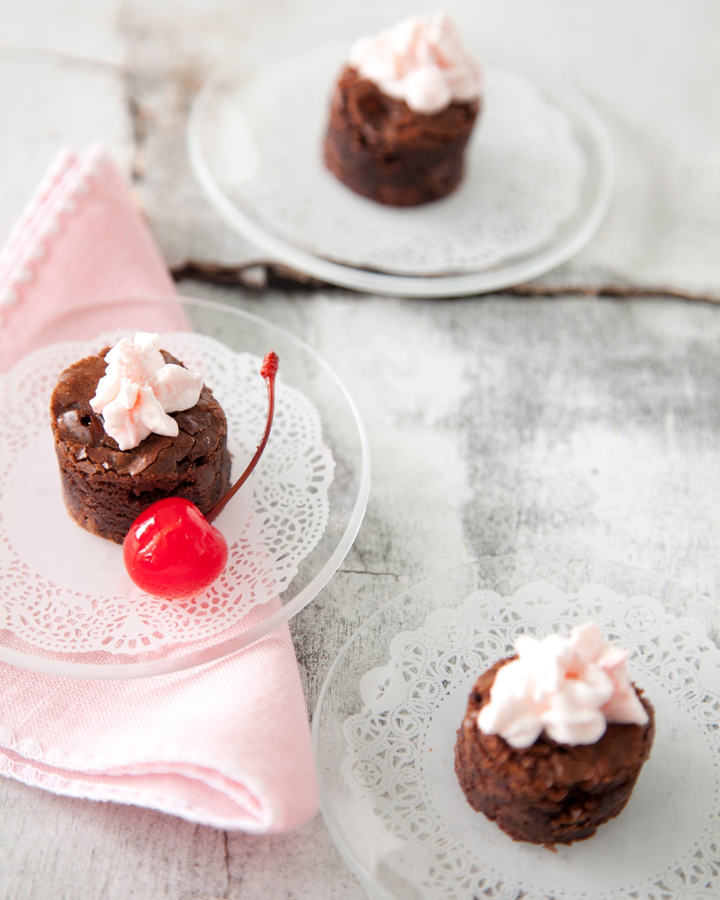 Paula Deen Celebrates Mother’s Day With 15 Desserts Indulge in Paula Deen's top selection of the 15 charming dessert recipes for Mother's Day!
