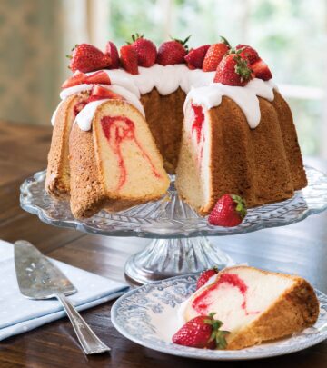 Paula Deen Unveils Strawberry Pound Cake For Memorial Day