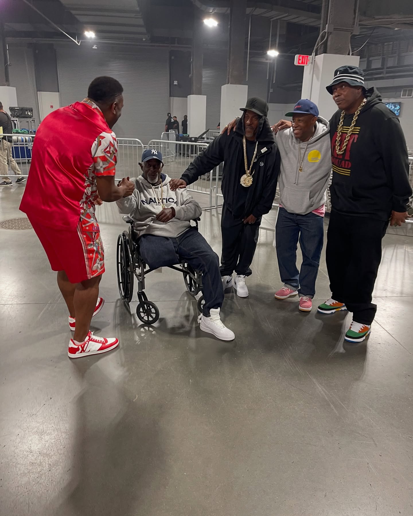 Peace Hip Hop: Rakim Channels Classic Vibes Rakim sends a peaceful yet powerful nod to hip hop's roots with classic cool vibes.