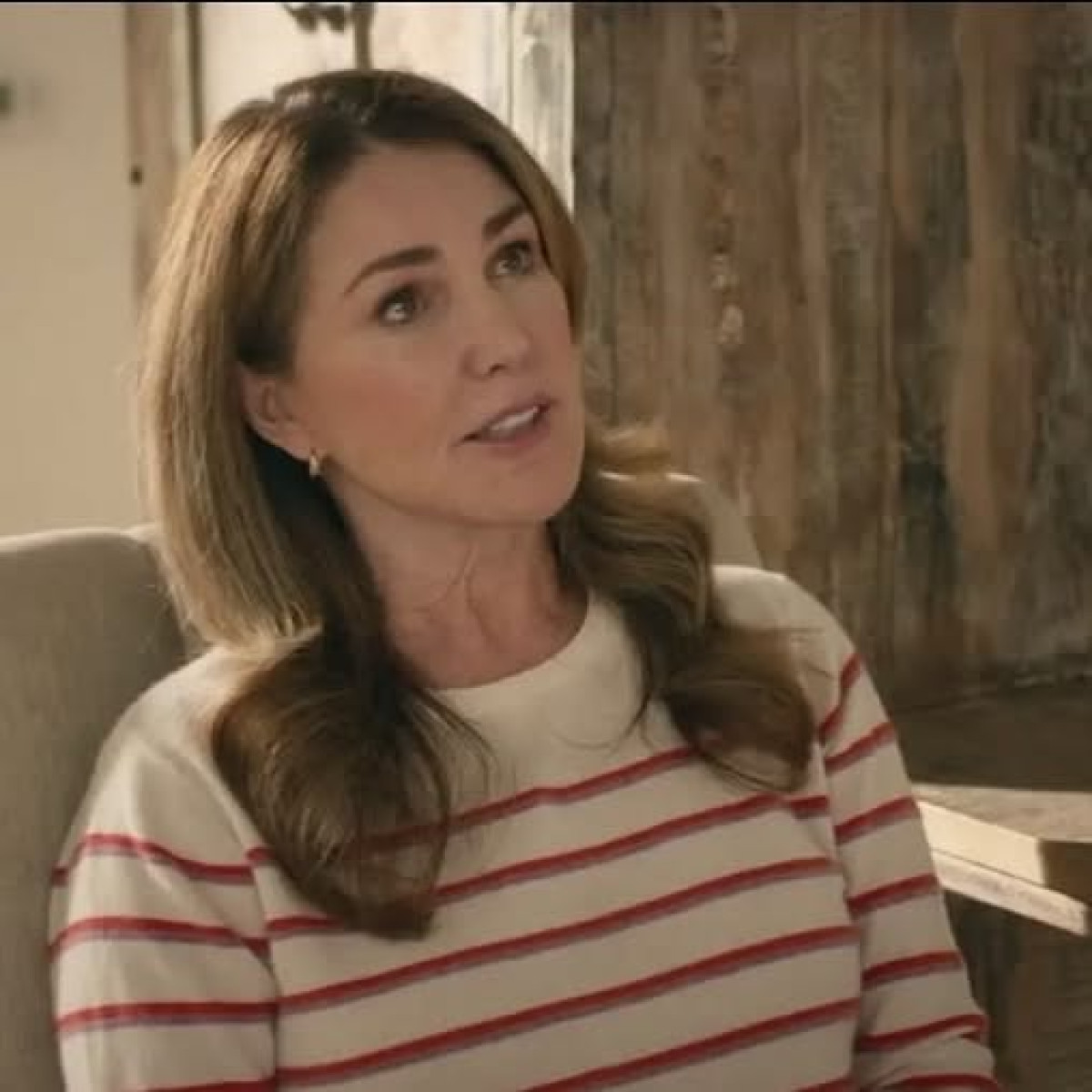 Peri Gilpin Reveals Timeless Elegance on Instagram Acclaimed actress Peri Gilpin captivates fans with a minimalist post that reflects style now!!