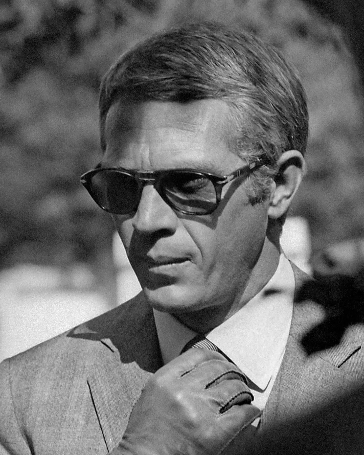 Persol 714SM Honors McQueen’s Effortless Cool New limited edition sunglasses echo the foldable design of Steve’s on-screen eyewear debut