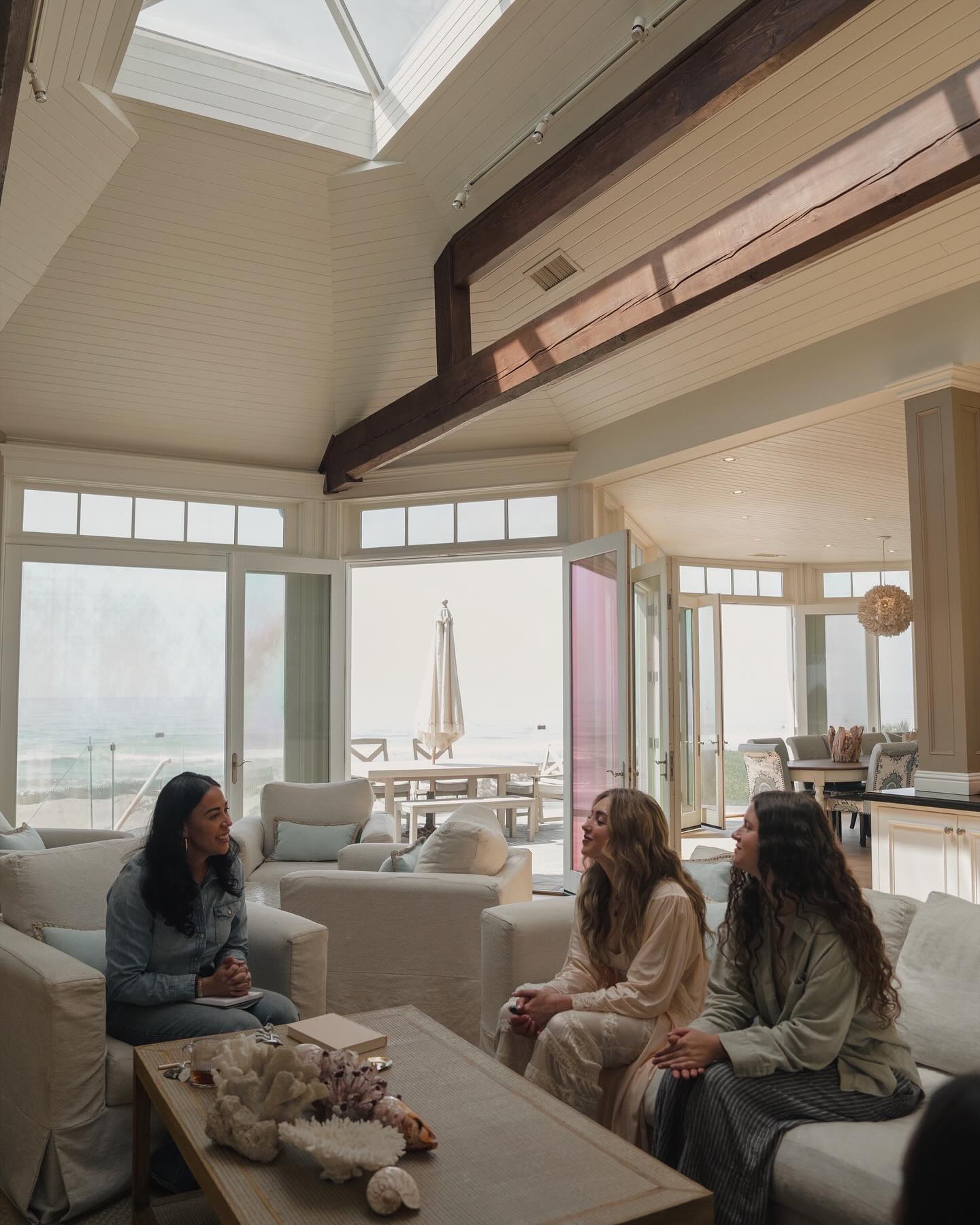 Peyton List Explores Mindfulness on Airbnb Experience Actress Peyton List finds a balanced inner journey through Devi Brown’s unique Airbnb session.