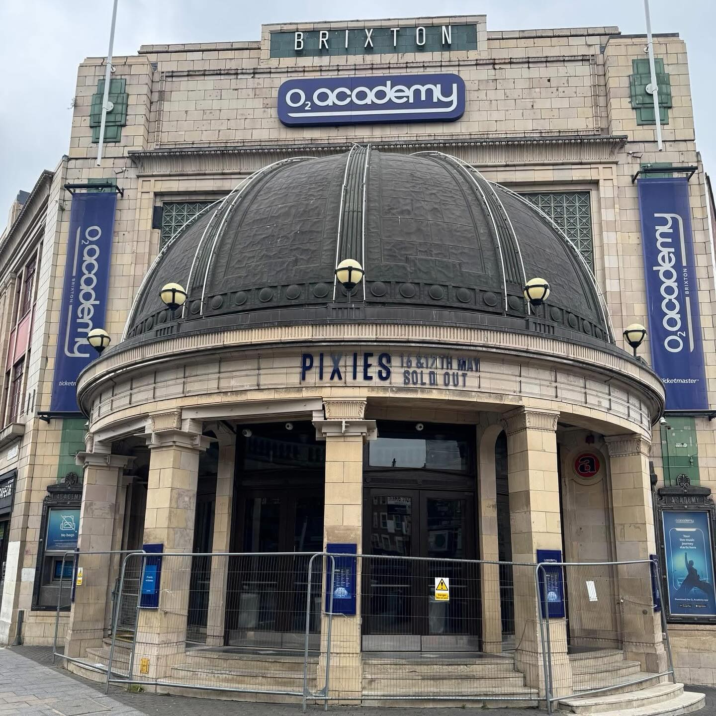 Pixies Live In London: Sold Out Show At Brixton Academy London’s buzzing tonight as the Pixies electrify Brixton with a sold out show and pop-up!