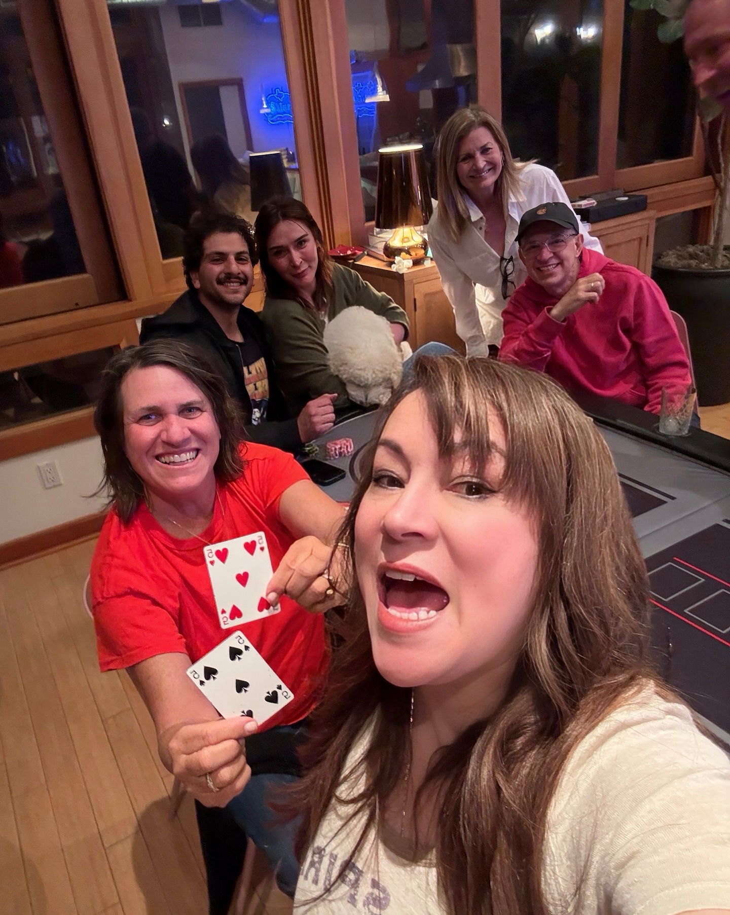 Poker Night Charm: Jennifer Tilly Shines at Amber’s