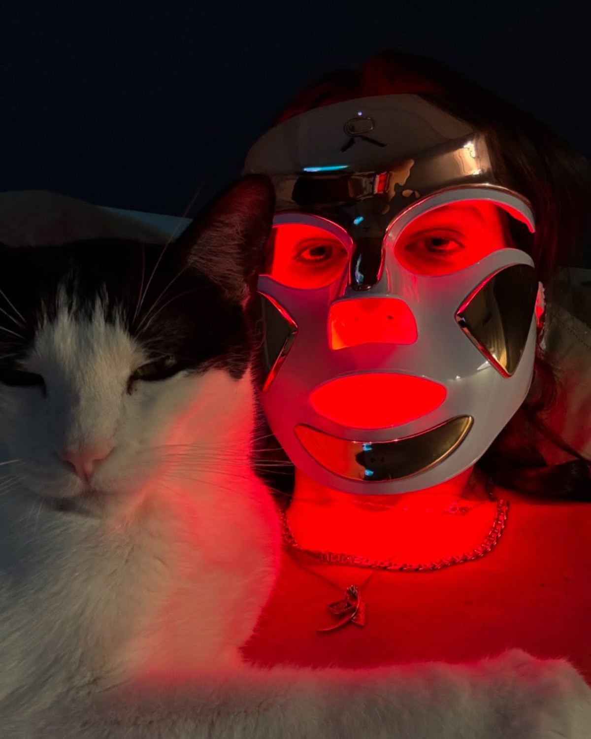Rachel Wolfson Shares Selfie-Care Moment Comedian Rachel Wolfson reveals playful self-care via a candid selfie that charms fans.!!!