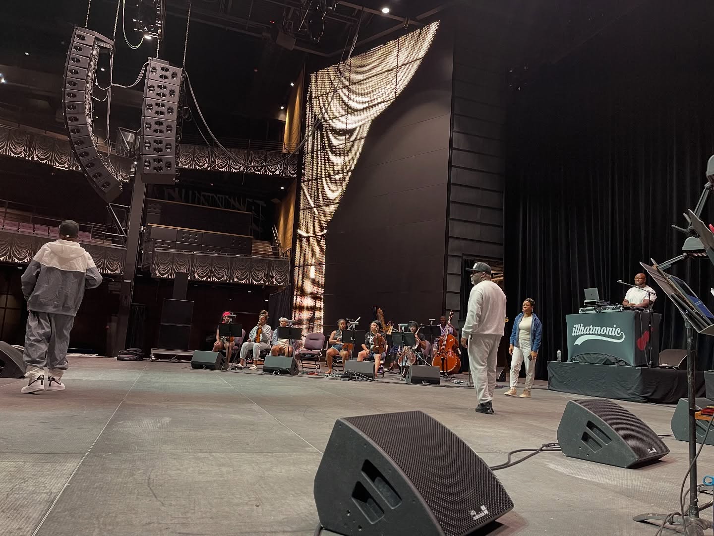 Rakim Performs Rare Mic Check Appearance