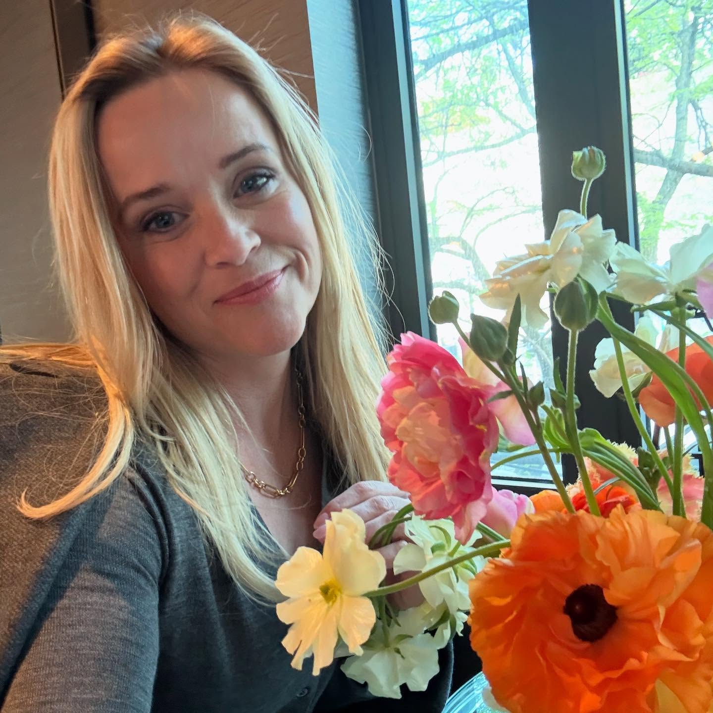 Reese Witherspoon Spotted In Seattle Reese Witherspoon’s Seattle adventure: urban exploration blending style, charm & surprises.