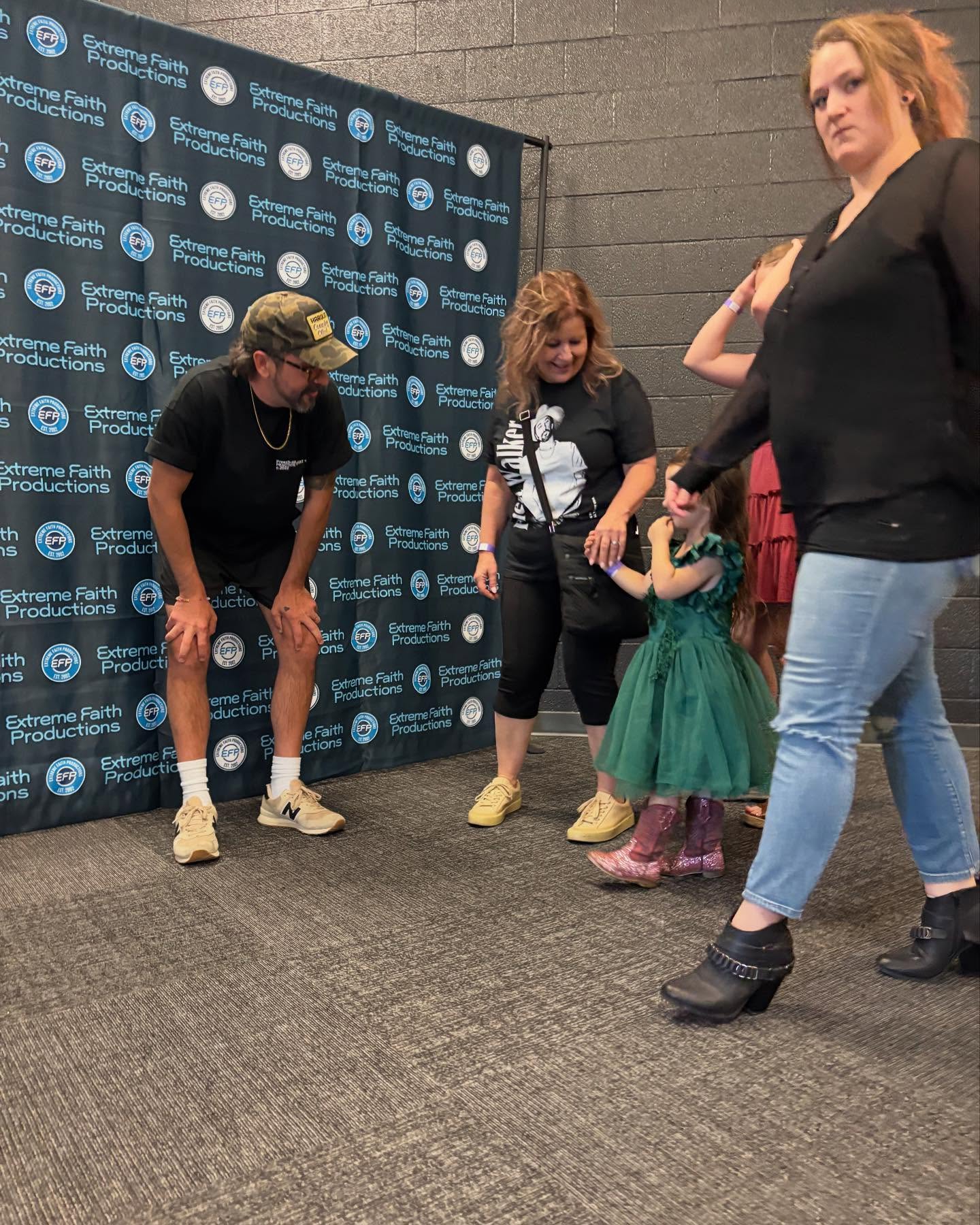 Rhett Walker Celebrates Time With Arizona Family