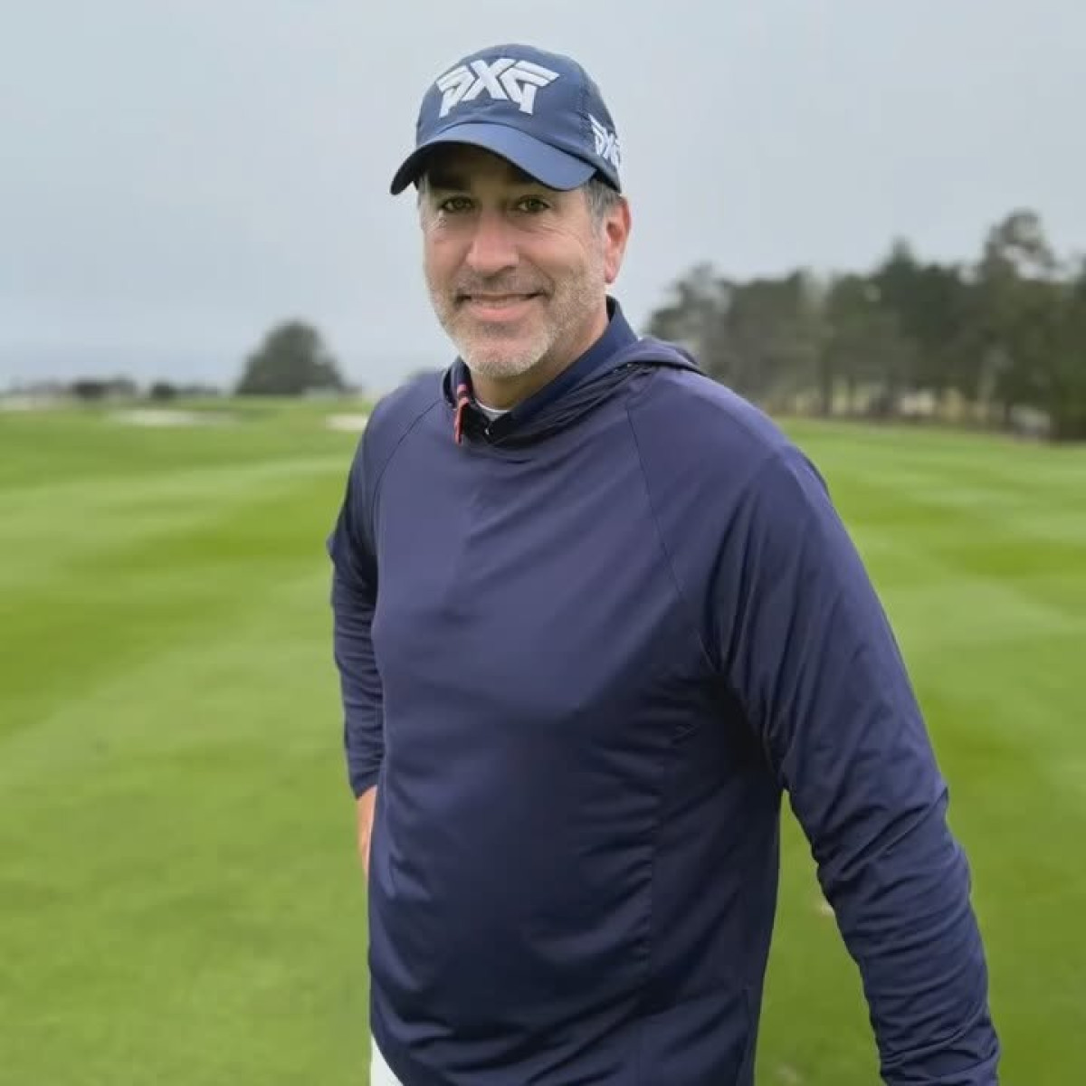 Rob Riggle’s Epic Golf Swing Stuns Fans Rob Riggle delivers a 100-foot swing on the green that mixes humor and skill in one shot!!