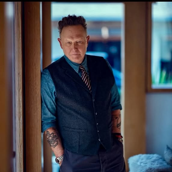 Robert Patrick Refreshes Profile With New Photo