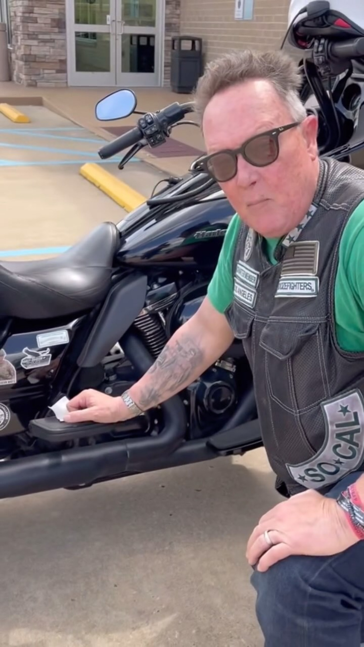 Veteran actor Robert Patrick verifies his Harley mileage at T-Town before a DC ride.