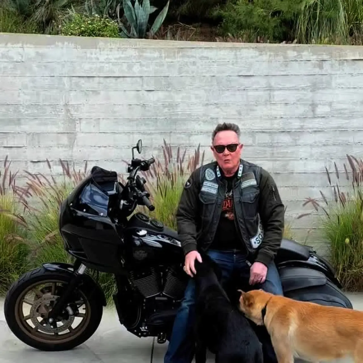 Robert Patrick’s Ride For Heroes Across America Across the US, actor Robert Patrick rides Harley, championing a heroic cause on wheels!!!